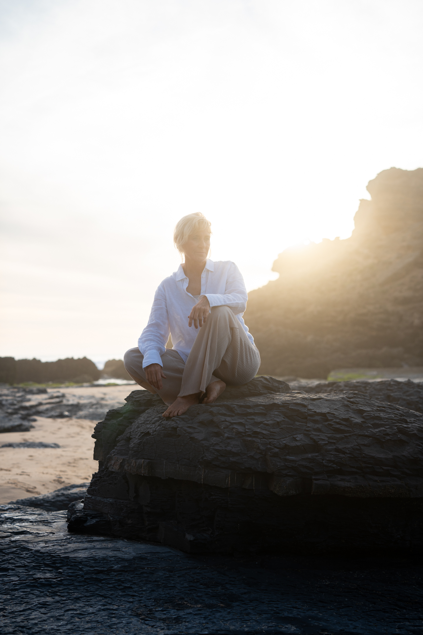 Personal branding photography Algarve – woman portrait on coastal rocks at sunset